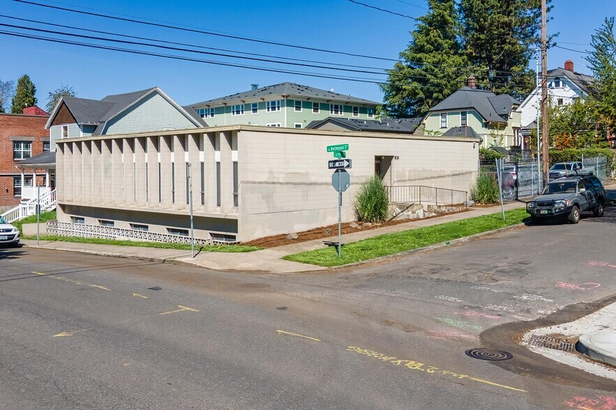 More Photos Of 835 SE 17th Ave, Portland Office For Sale