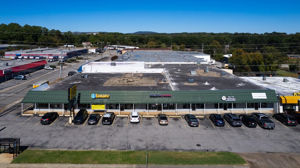 More Photos Of 3016-3020 University Dr, Huntsville Storefront Retail Office For Sale