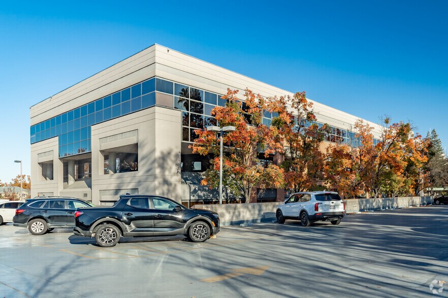 More Photos Of 3939 J St, Sacramento Medical For Lease