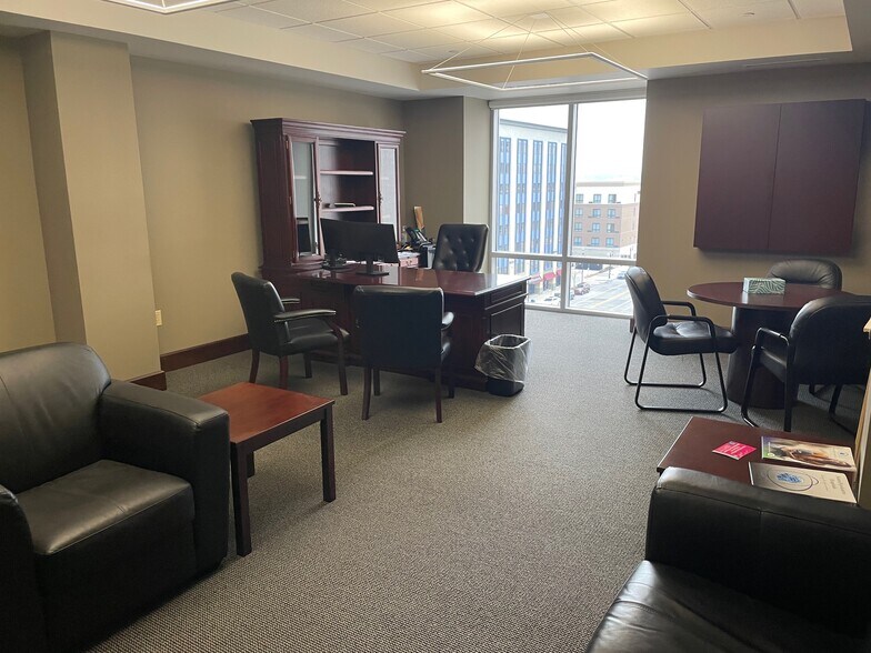 More Photos Of 112 W Jefferson Blvd, South Bend Office For Lease