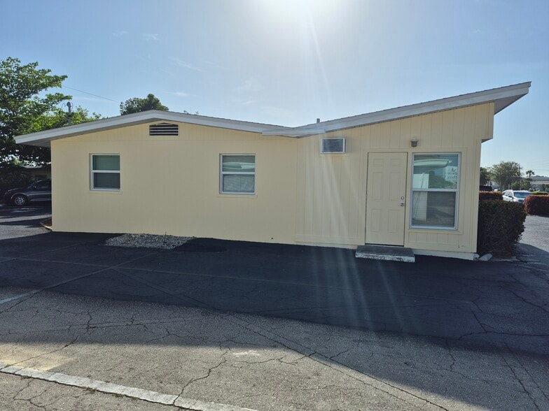 More Photos Of 1625 Colonial Blvd, Fort Myers Medical For Sale