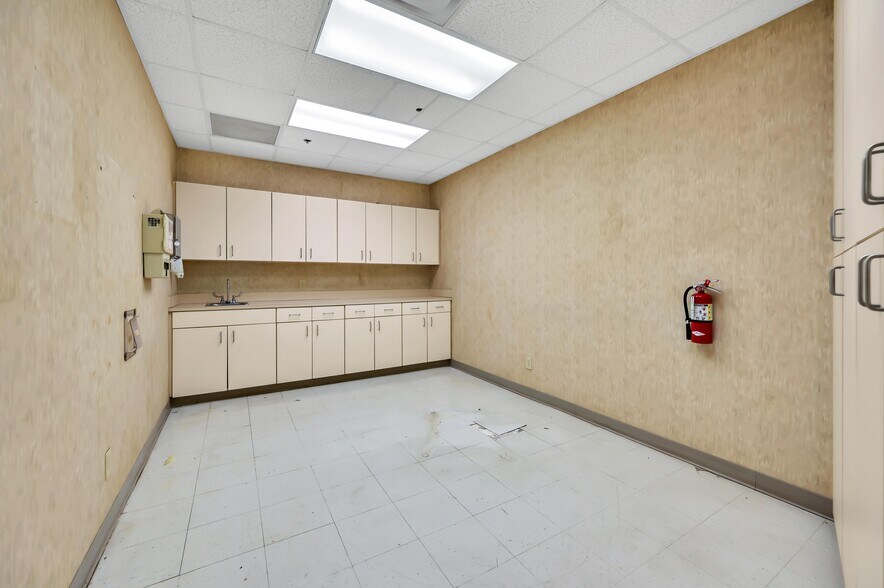 More Photos Of 701 W Loop 340, Waco Self Storage For Lease