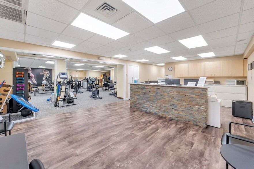 More Photos Of 101-105 Dutch Hill Rd, Orangeburg Office For Sale