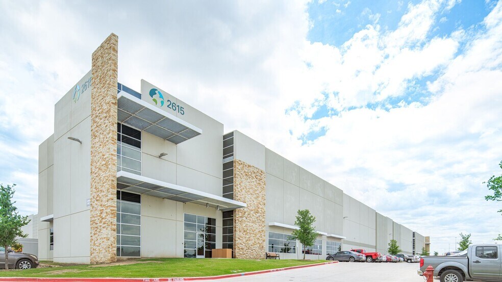 More Photos Of 2615 Gifford St, Grand Prairie Distribution For Lease