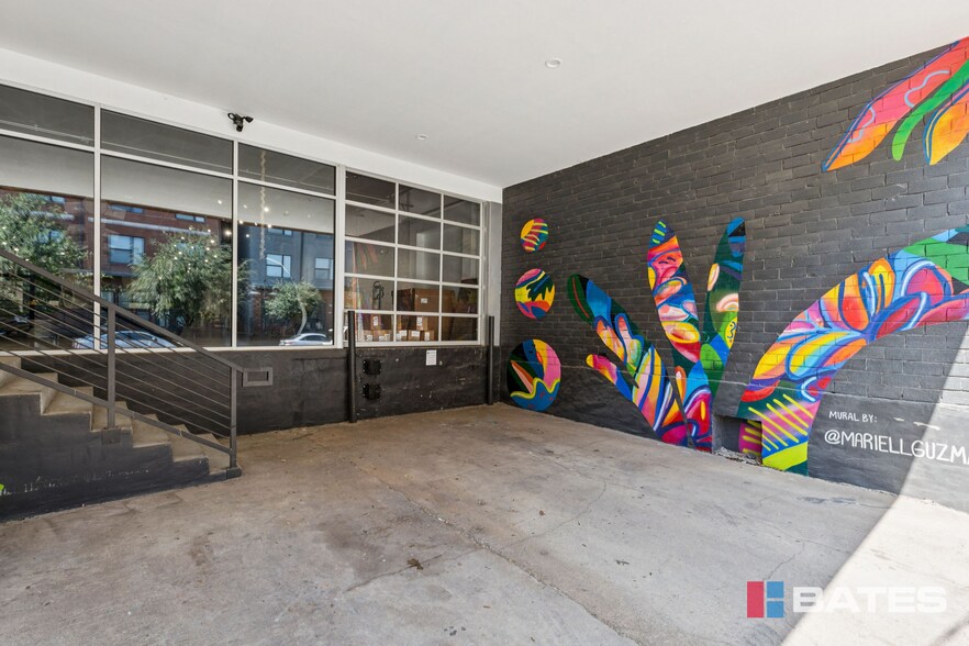 More Photos Of 1835 E Levee St, Dallas Showroom For Sale