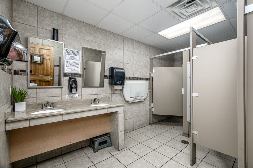 More Photos Of 100 E Fort Macon Rd, Atlantic Beach Restaurant For Sale