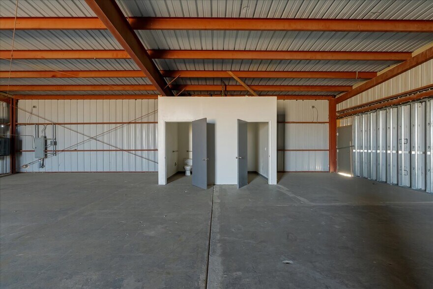 More Photos Of 6288 Curtis Pl, California City Warehouse For Sale