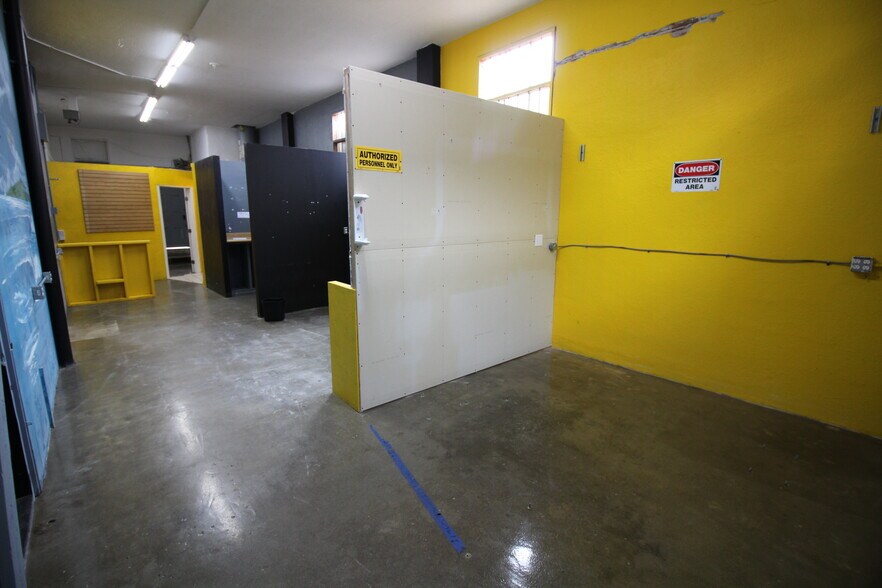 More Photos Of 3780 Mission Blvd, San Diego General Retail For Lease