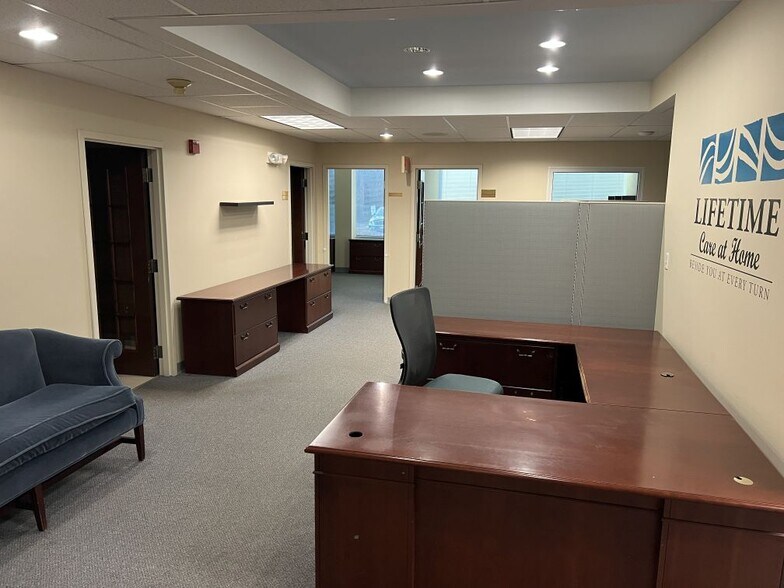 More Photos Of 753 Boston Post Rd, Guilford Office For Lease