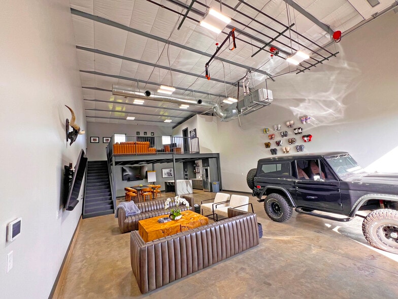 Primary Photo Of 807 NW 72nd St, Oklahoma City Self Storage For Sale