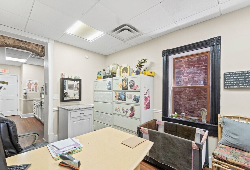 More Photos Of 10 E Washington St, Newnan Storefront Retail Residential For Sale