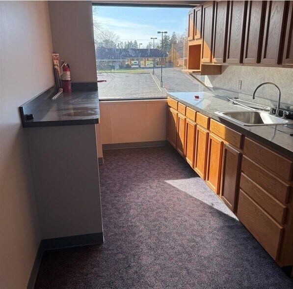 More Photos Of 4488 W Bristol Rd, Flint Medical For Sale