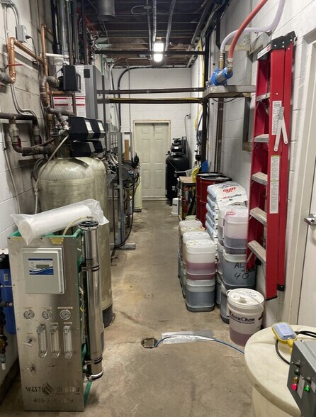 More Photos Of 425 7th Ave SE, High River Carwash For Sale