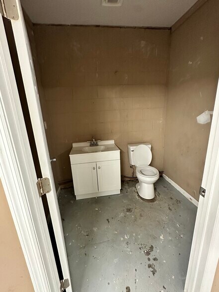 More Photos Of 401 S Leighton Ave, Anniston Office For Sale