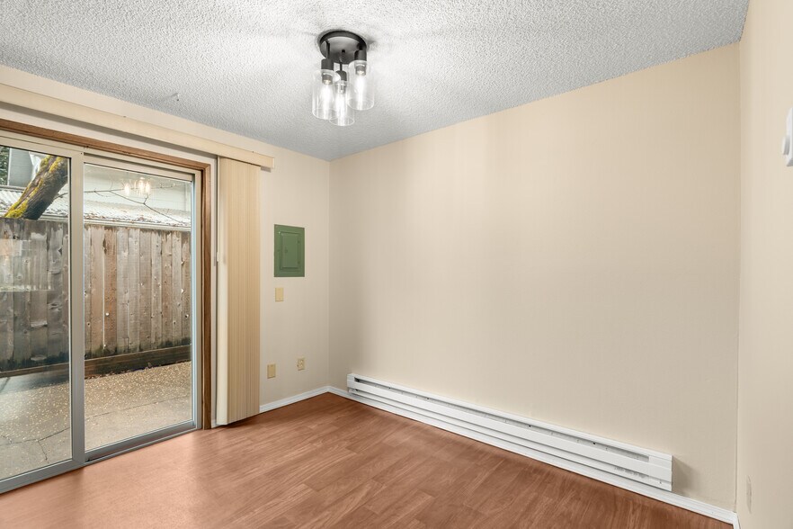 More Photos Of 430 Metzler St, Molalla Apartments For Sale