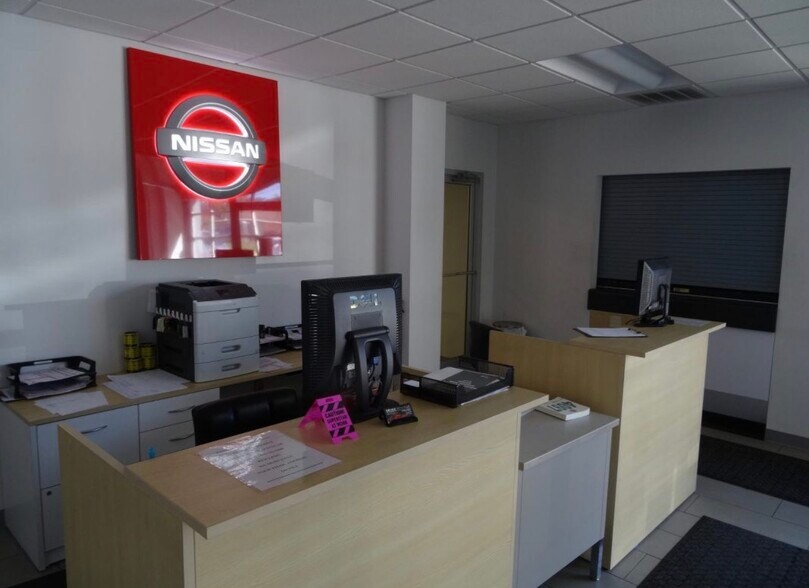 More Photos Of 813 S Parkway St, Corinth Auto Dealership For Sale