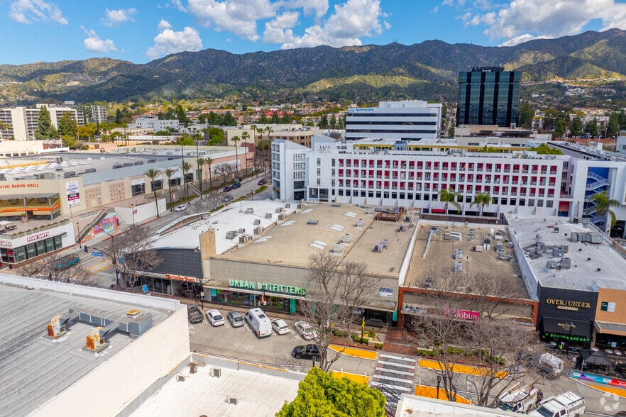 More Photos Of 328-330 N San Fernando Blvd, Burbank Storefront For Lease