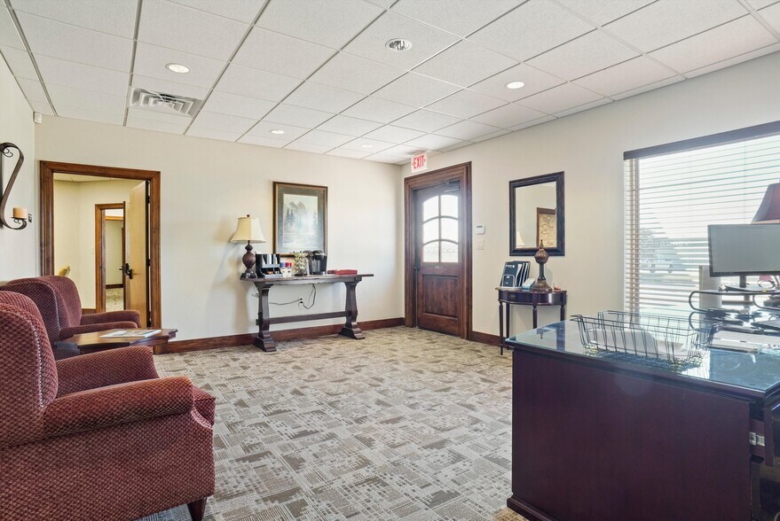 More Photos Of 809 Woodrow Wilson Ray Cir, Bridgeport Office For Sale