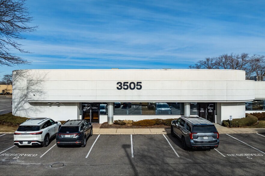 More Photos Of 3505 Veterans Memorial Hwy, Ronkonkoma Office For Sale
