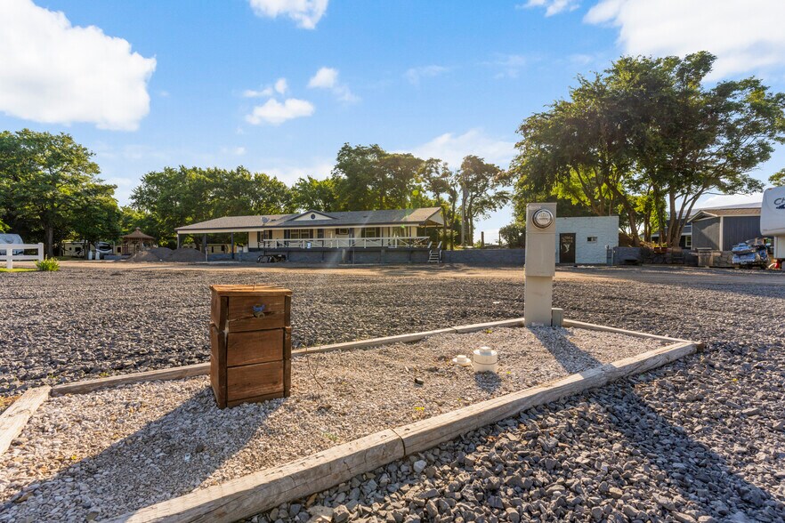 More Photos Of 6476 N 35th St W, Porter Trailer Camper Park For Sale