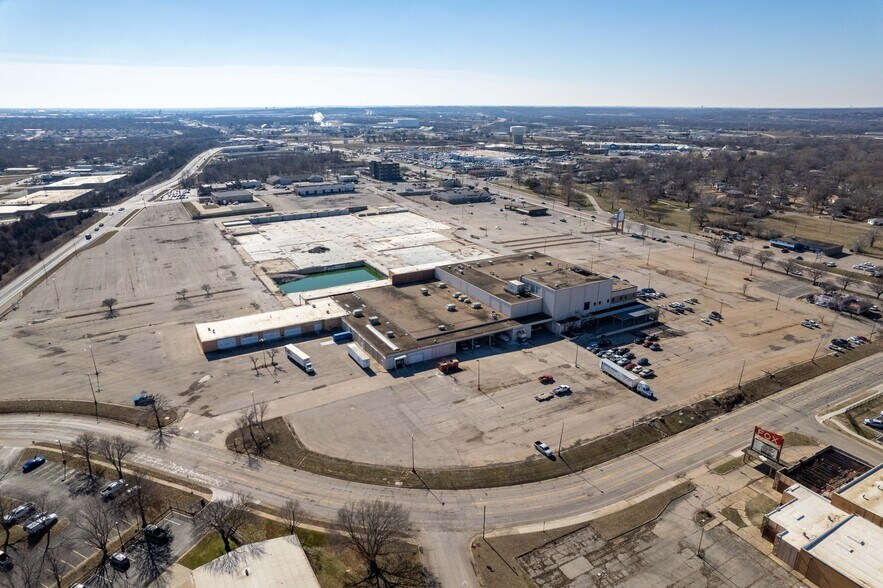 More Photos Of 3500 SW Topeka Blvd, Topeka Land For Sale