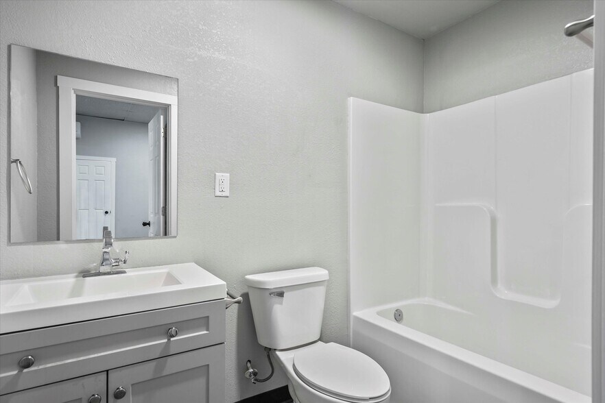 More Photos Of 205 Maple St, Overbrook Mixed Retail For Sale