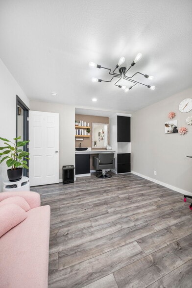 More Photos Of 9 Main St, Windsor Freestanding For Sale