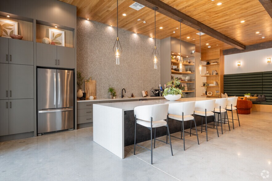 More Photos Of 5100 Bolm Rd, Austin Apartments For Lease