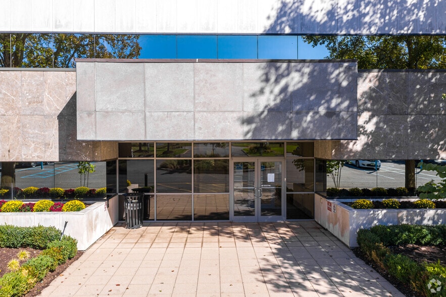 More Photos Of 75 Livingston Ave, Roseland Office For Lease