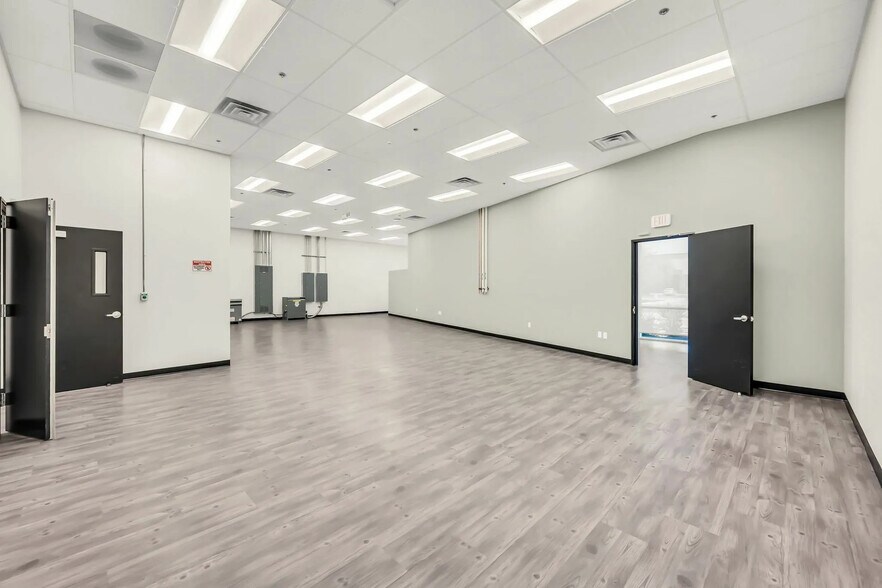 More Photos Of 8930 S Beck Ave, Tempe Light Manufacturing For Lease