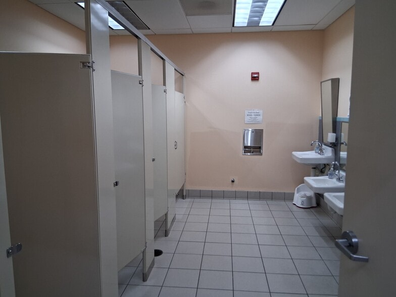 More Photos Of 4090 Lafayette Center Dr, Chantilly Office For Lease