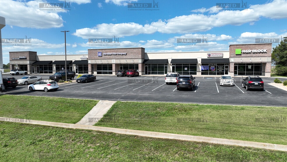 More Photos Of 1451-1487 W South St, Ozark General Retail For Lease