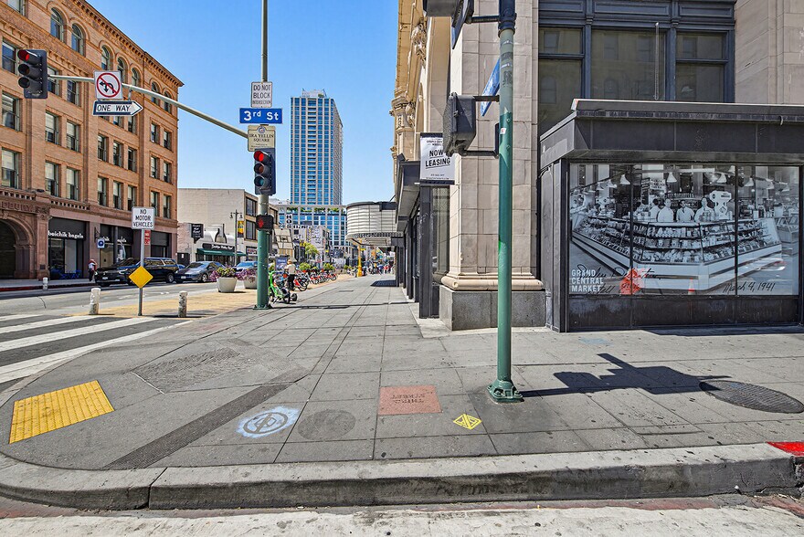 More Photos Of 311 S Broadway, Los Angeles Apartments For Lease