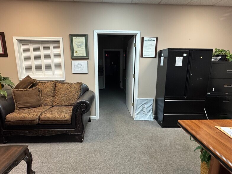 More Photos Of 232-236 Industrial Park Dr, Commerce Office For Lease