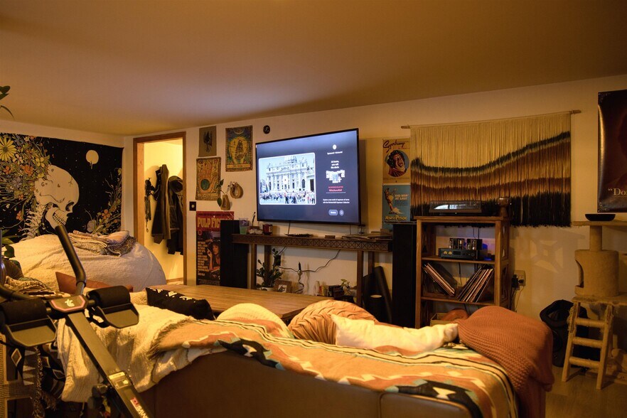 More Photos Of 24 Pleasant St, Conway Office For Sale