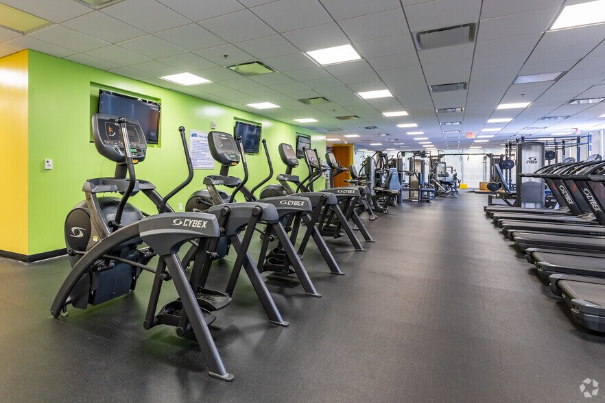 More Photos Of 6277 Sea Harbor Dr, Orlando Office For Sale