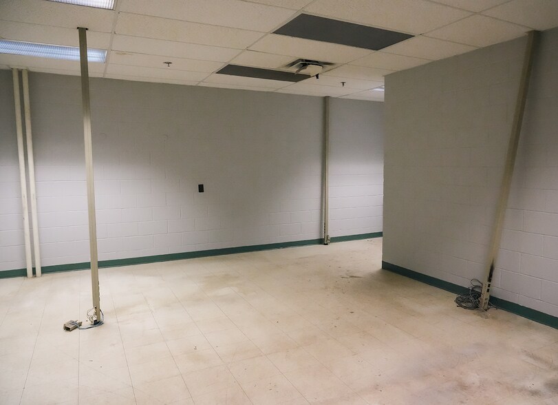 More Photos Of 3363 Davis Rd., Thorold Office For Lease