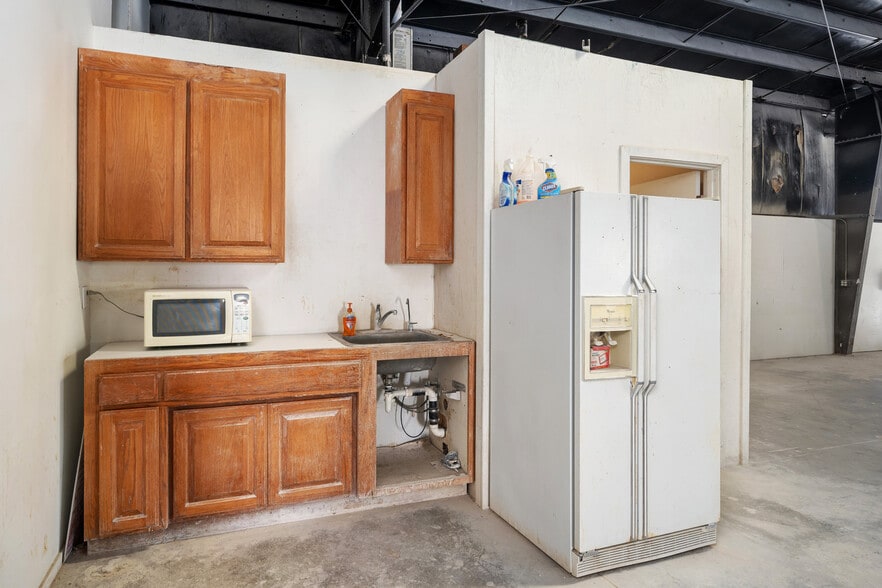 More Photos Of 741 Paso Robles St, Paso Robles Warehouse For Lease