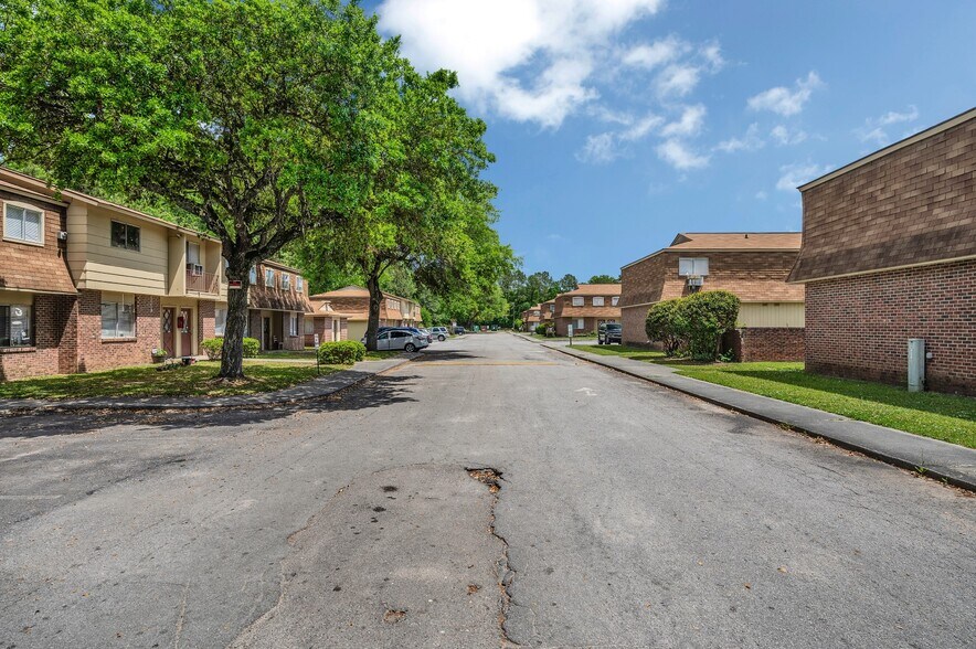 More Photos Of 901 Corona Dr, Orangeburg Apartments For Sale