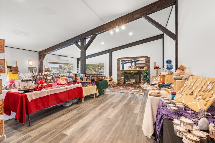 More Photos Of 1934 Lakeshore Rd, Gilford Office For Sale