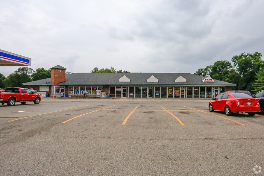 More Photos Of 801-809 W Central Ave, Carlisle Storefront For Lease