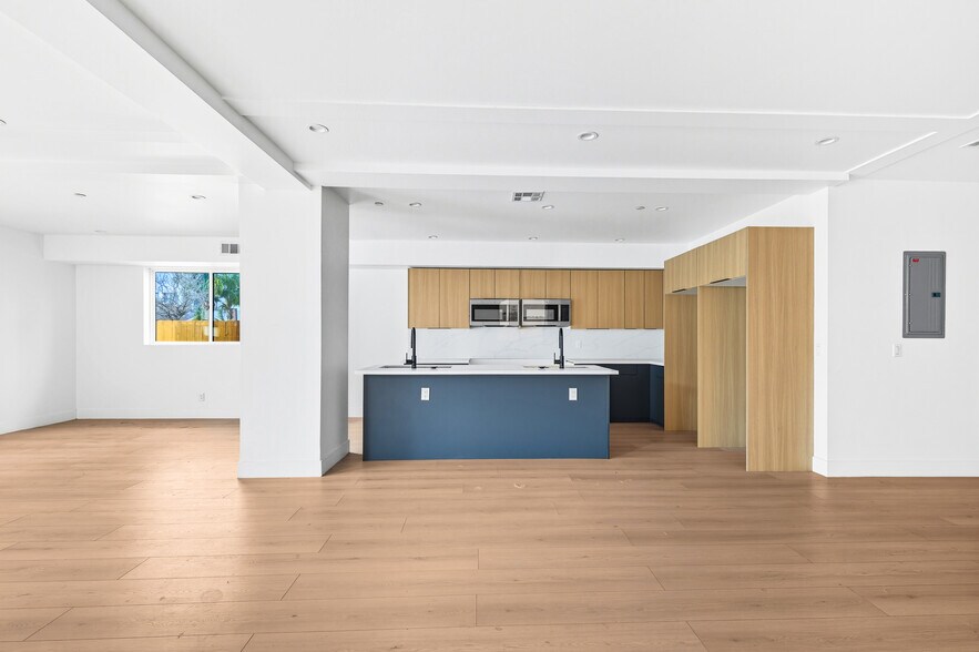 More Photos Of 1359 W 35th Pl, Los Angeles Multifamily For Sale