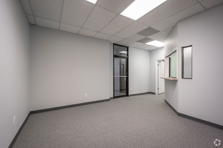 More Photos Of 333 N Rivershire Dr, Conroe Office For Lease