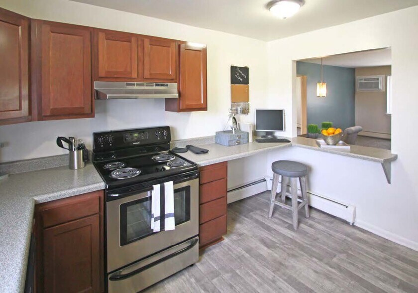 More Photos Of 25500 Greenfield Rd, Oak Park Apartments For Sale