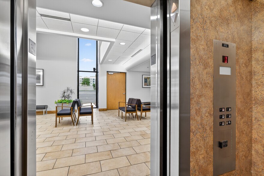 More Photos Of 8888 Ladue Rd, Ladue Medical For Lease