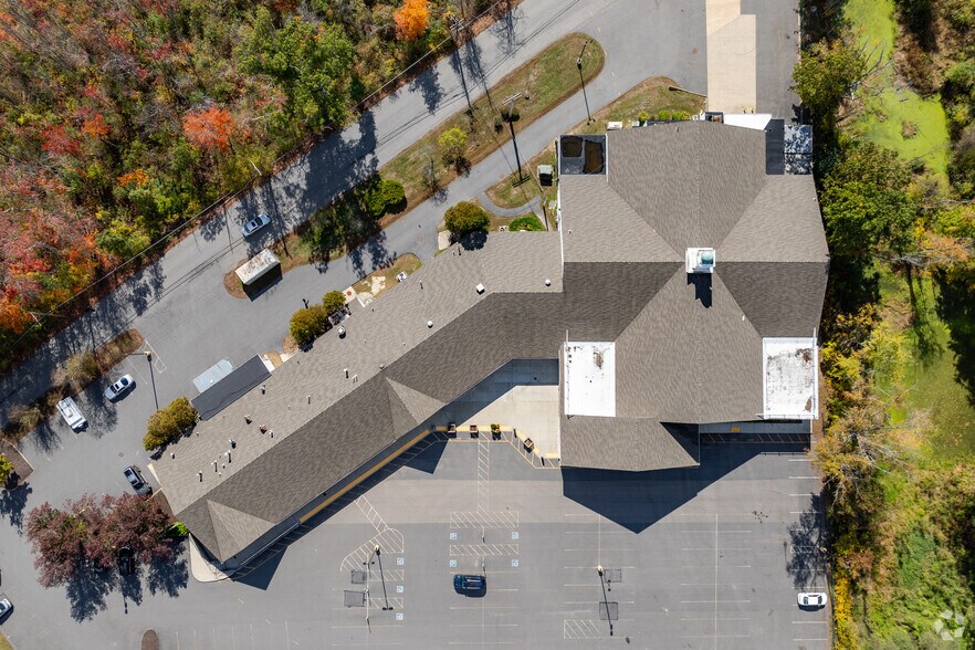 More Photos Of 297 Boston Post Rd, Wayland Storefront For Sale