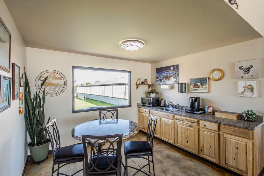 More Photos Of 39812 Hazel Dell Rd, Shawnee Veterinarian Kennel For Sale