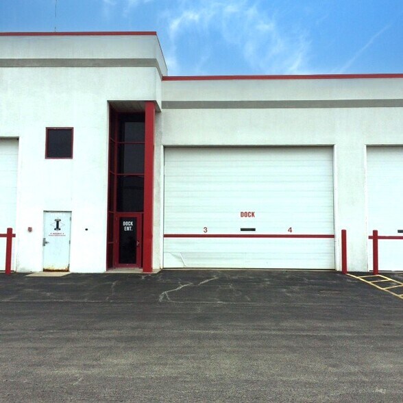 More Photos Of 11902-11940 Oak Creek Pky, Huntley Light Distribution For Lease