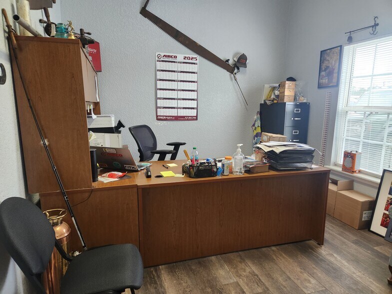 More Photos Of 1563 W Cherry St, Jesup Office For Sale