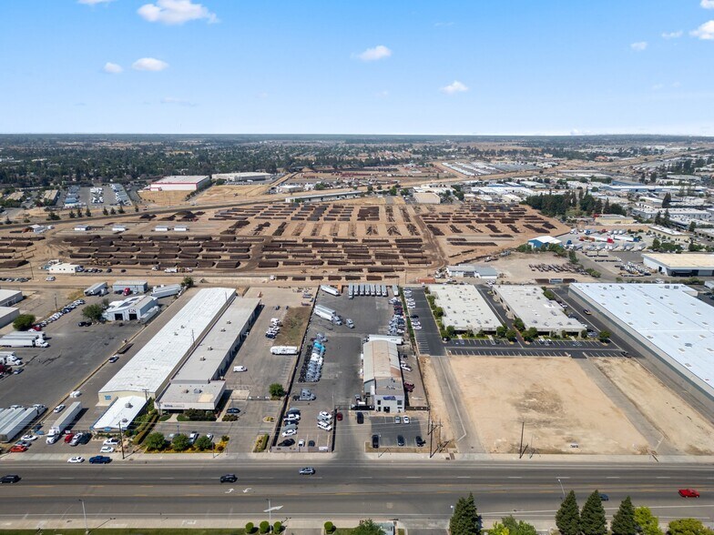More Photos Of 4451 N Brawley Ave, Fresno Warehouse For Sale